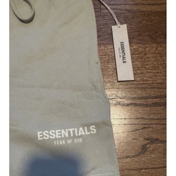Essentials Fear of God classic sweatshorts, "Seafoam" size large - Picture 3 of 3